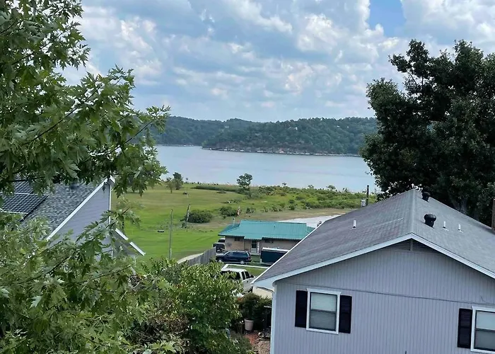 Beaver Lake Studio - King Size Bed And Lake View