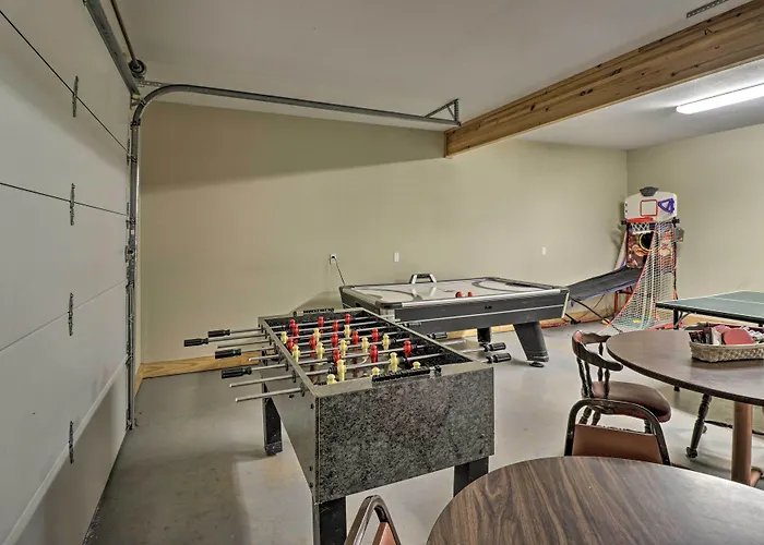 Beaver Lake Retreat W/ Game Room & Spacious Deck